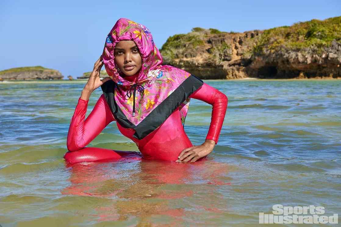 Halima Aden Hot Half-nude Photos-6241
