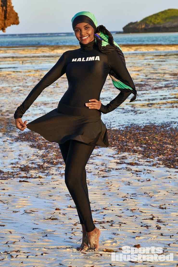 Halima Aden Hot Half-nude Photos-9697