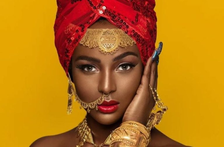 17 Hot Half-Nude Photos of Amara La Negra - The Day Made