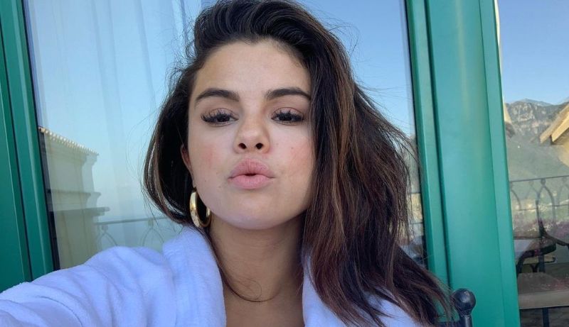 Hot Photos of Selena Gomez on the Internet!