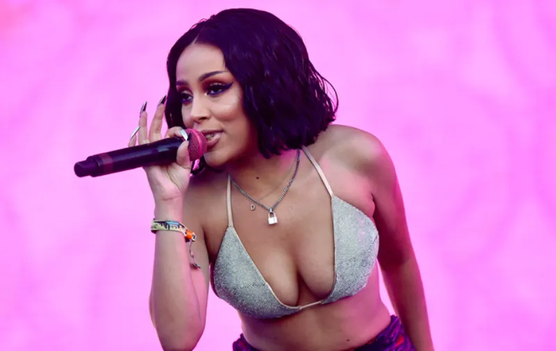 25 Hot Boobs Photos of Doja Cat To Make Your Day!